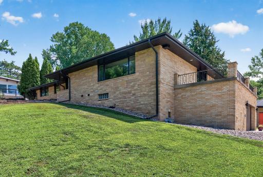 1472 Bridgeview Avenue, Eagan, MN 55121