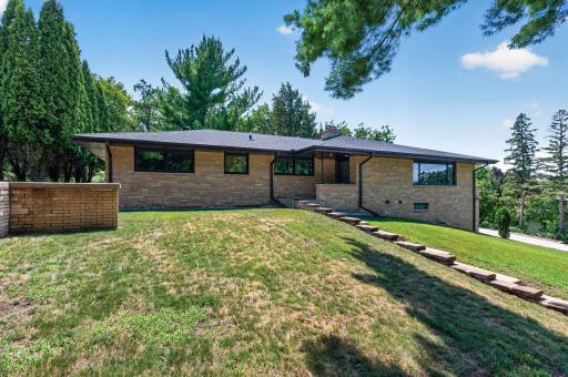1472 Bridgeview Avenue, Eagan, MN 55121