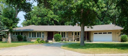 911 Oakmont Drive, Thief River Falls, MN 56701