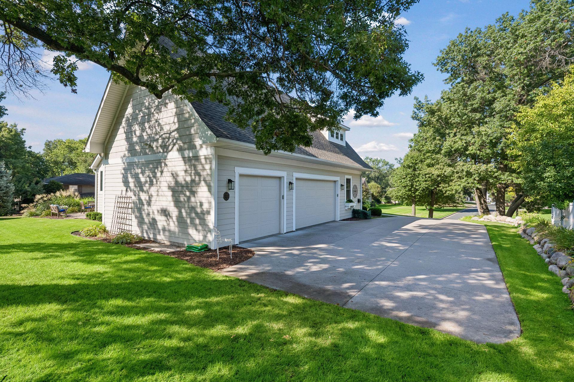 Oversized 3 car garage