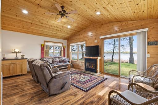 11056 Hoyer Avenue NW, Annandale, MN 55302