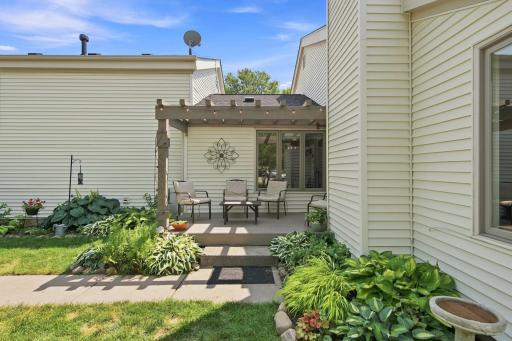 303 Elan Court, Woodbury, MN 55125