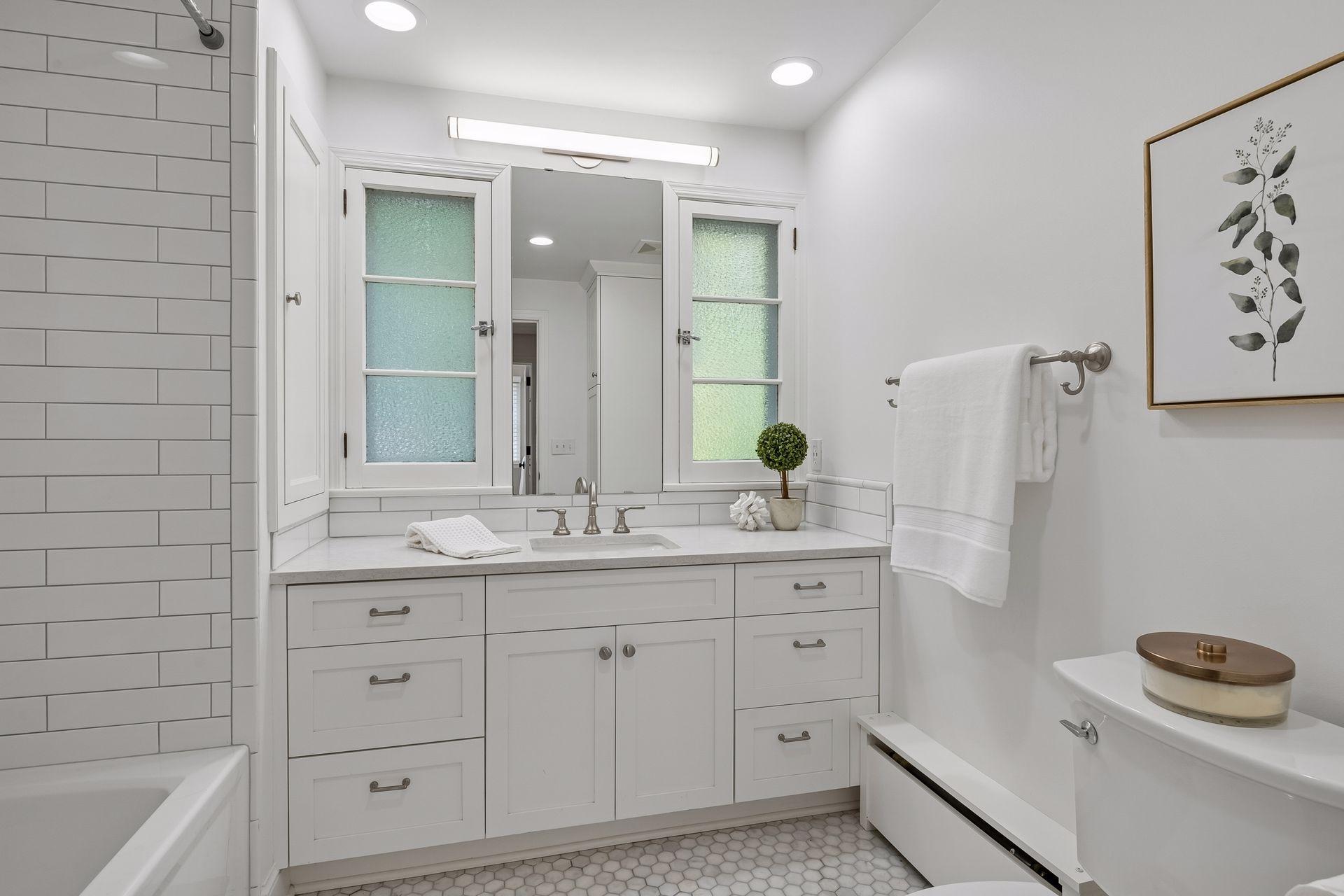 Hall bath on 2nd floor.