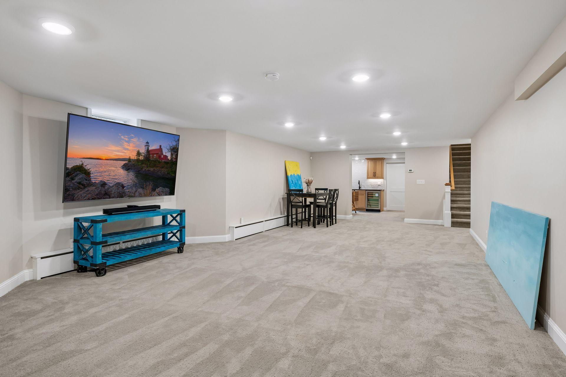 Need a space for kids to play or teenagers to hang out? Massive 35x15 game room