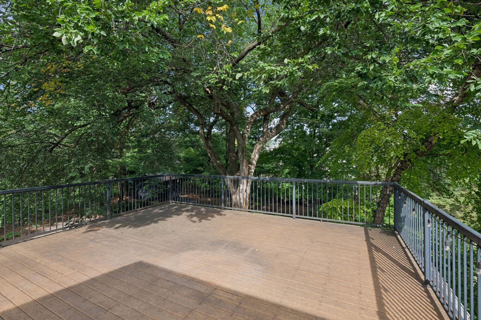 Upper level deck