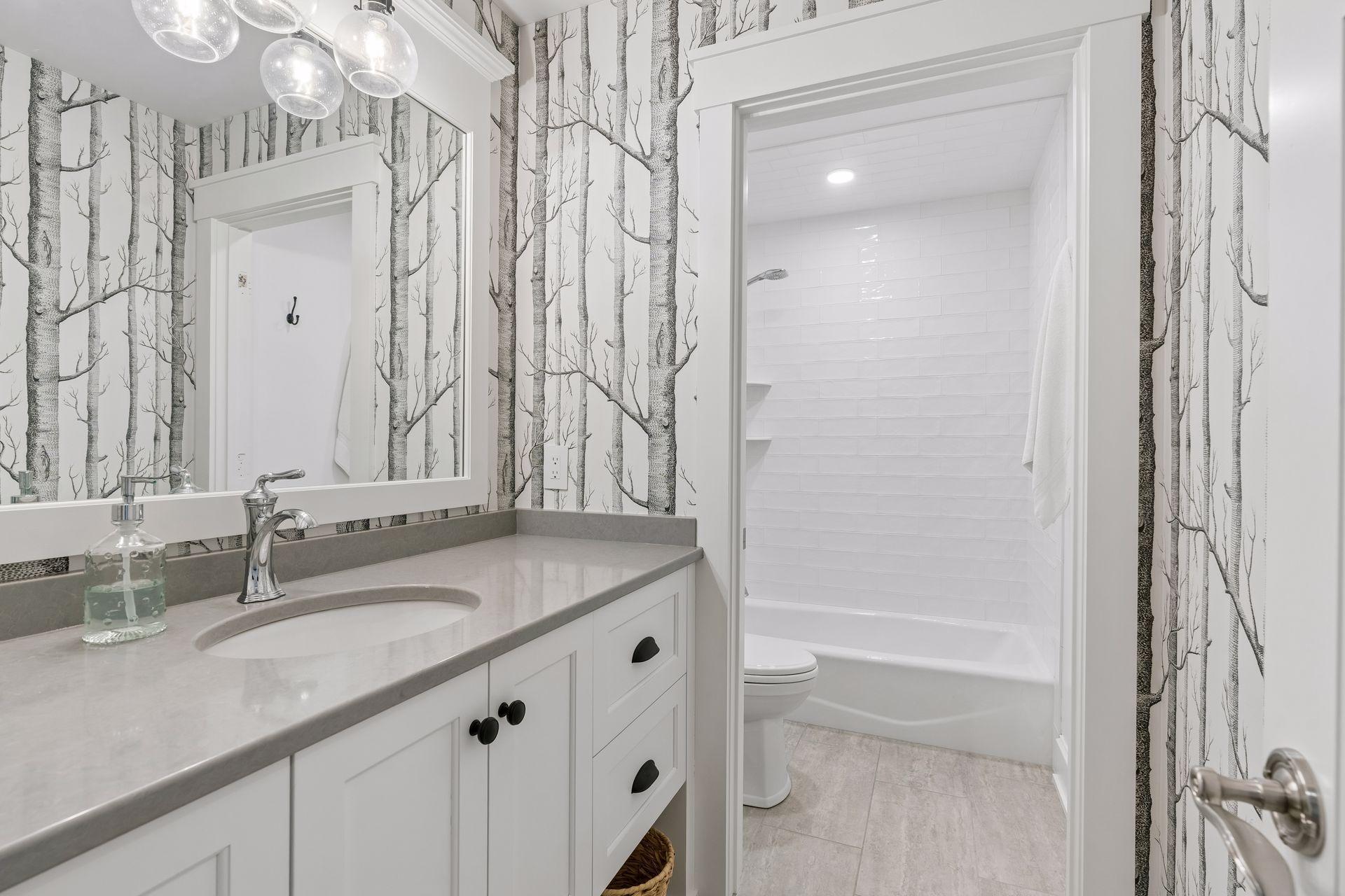 upper level full bath