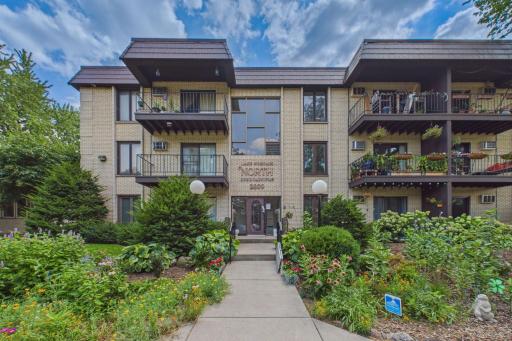 Photo for 2809 E Minnehaha Parkway, 205, Minneapolis, MN 55417 - listing #7119611 2809 E Minnehaha Parkway, 205, Minneapolis, MN 55417