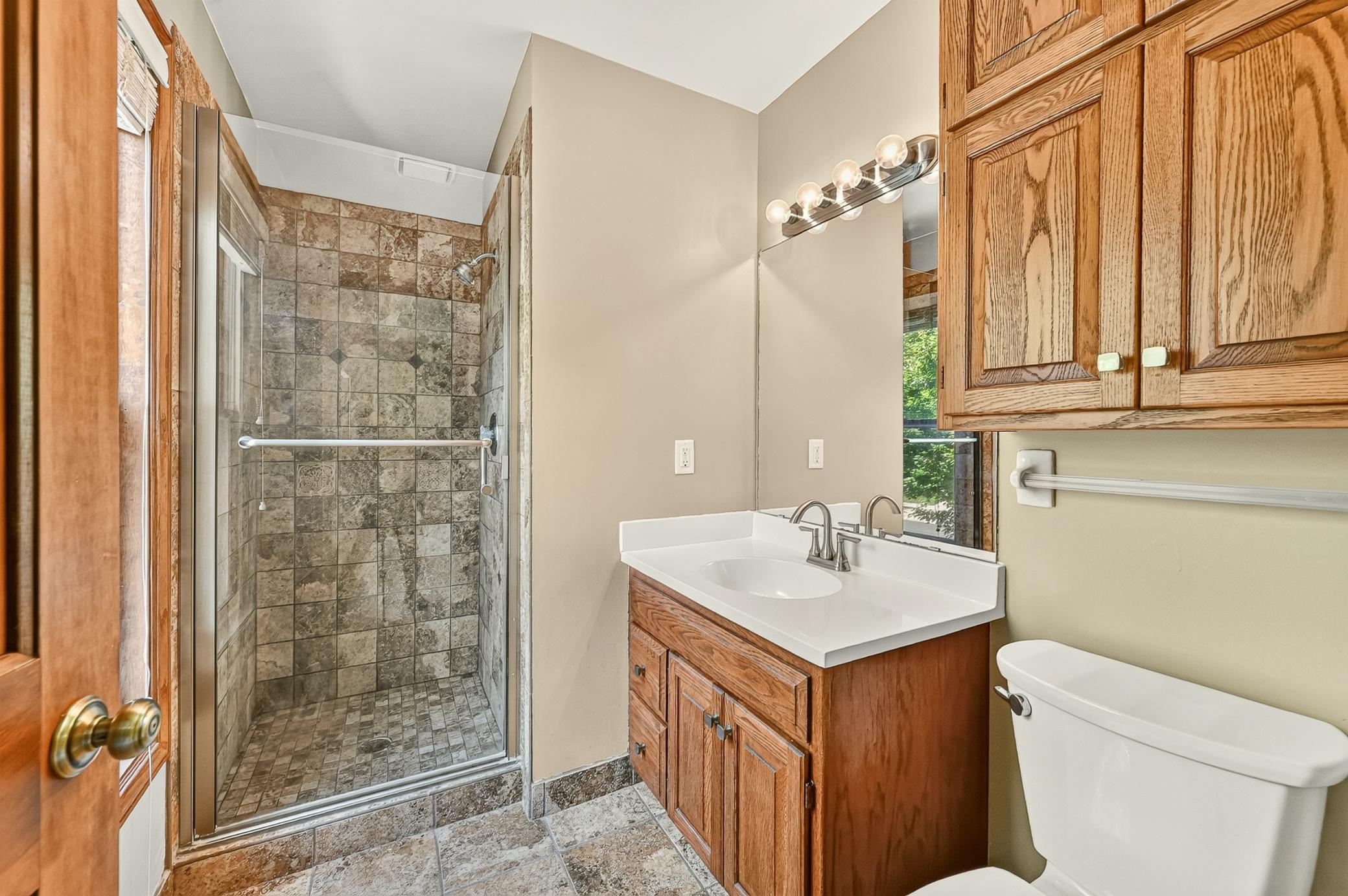 walkin tiled shower/junior ensuite
