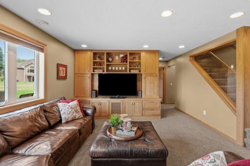 1126 Hudson Trail, Lino Lakes, MN 55038