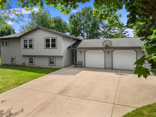 705 N Estates Avenue, Litchfield, MN 55355