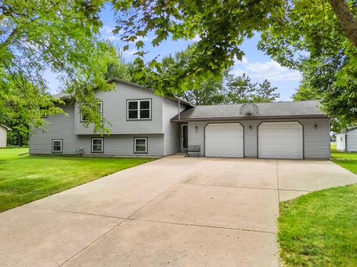 705 N Estates Avenue, Litchfield, MN 55355