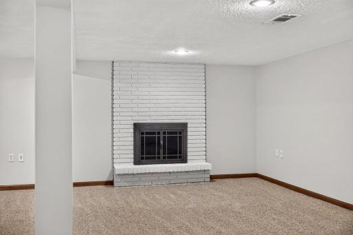 133 Craig Way NE, Fridley, MN 55432