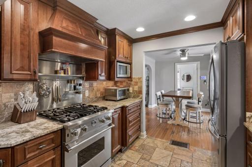 Beautiful Viking gas range and high quality cabinetry make this kitchen a 10 out of 10!