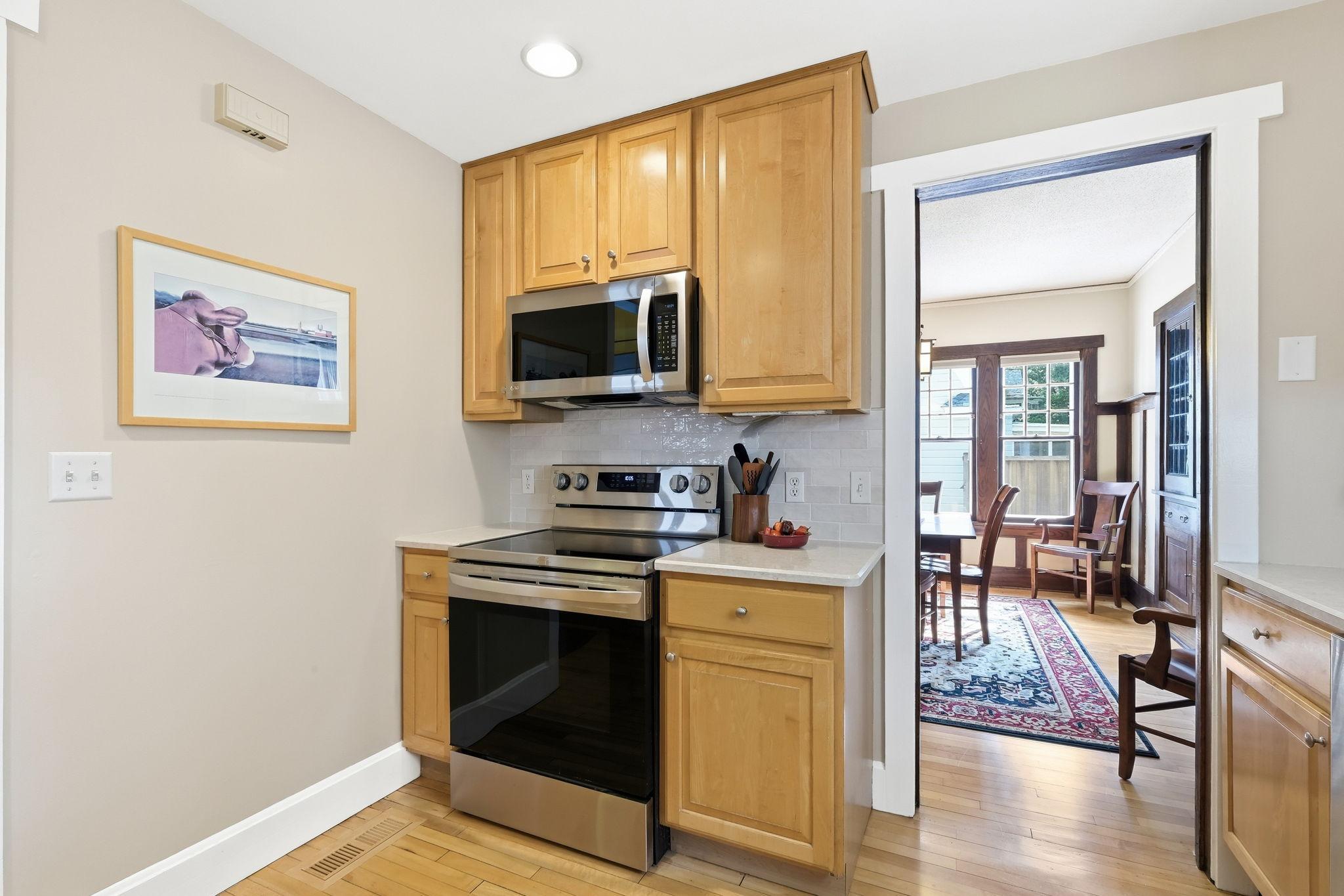 This kitchen is set up perfectly.