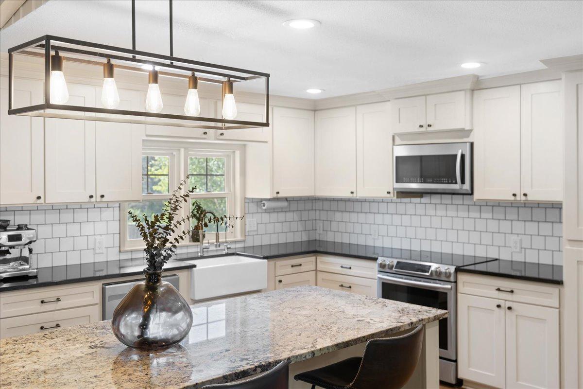 Timeless style to go with any decor.