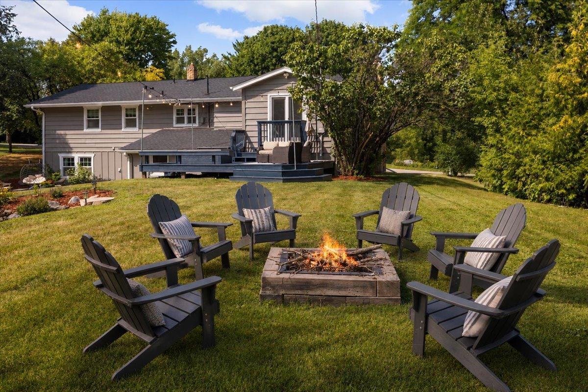 Grab your s'mores and gather around the firepit!