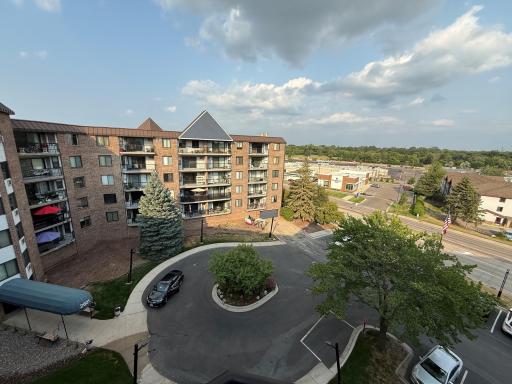 View from 5th floor balcony of the Courtyard CulDeSac which makes it easy to drop-off or pickup .