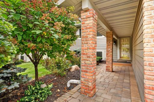 8412 Hiawatha Avenue, Eden Prairie, MN 55347
