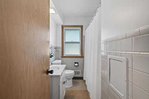 16_2093 sherwood ave_07282026_16.jpg