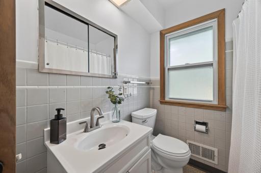 17_2093 sherwood ave_07282026_17.jpg