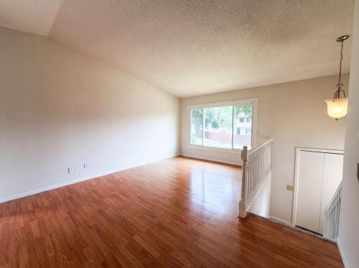 listing_2.jpg