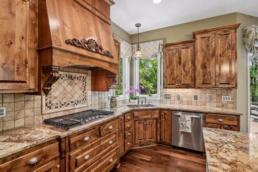 15700 55th Avenue N, Plymouth, MN 55441