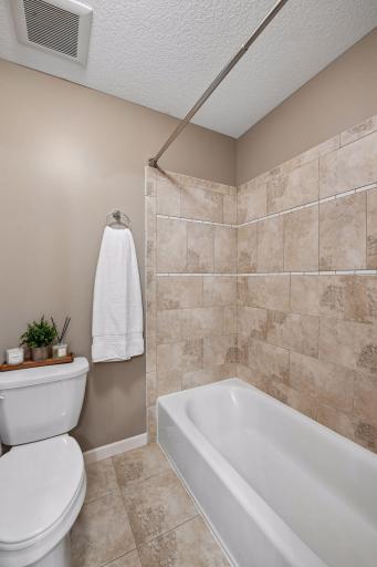 15700 55th Avenue N, Plymouth, MN 55441