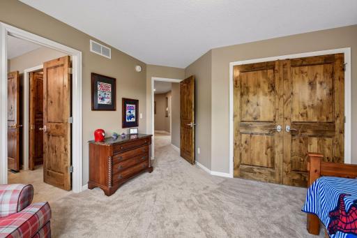 15700 55th Avenue N, Plymouth, MN 55441