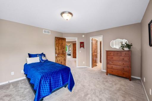 15700 55th Avenue N, Plymouth, MN 55441