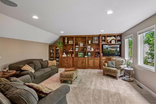 15700 55th Avenue N, Plymouth, MN 55441