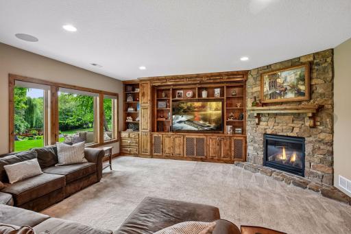 15700 55th Avenue N, Plymouth, MN 55441