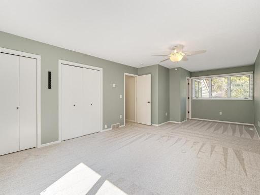 Extremely large upper Primary suite