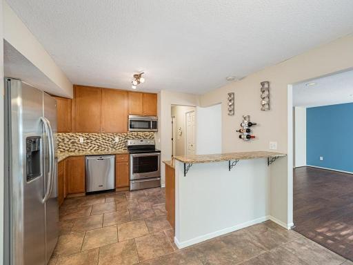 Breakfast bar, New paint