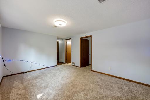 934 94th Avenue NE, Blaine, MN 55434
