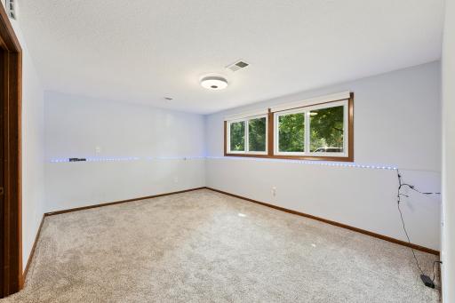 934 94th Avenue NE, Blaine, MN 55434