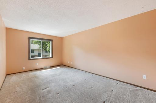 934 94th Avenue NE, Blaine, MN 55434