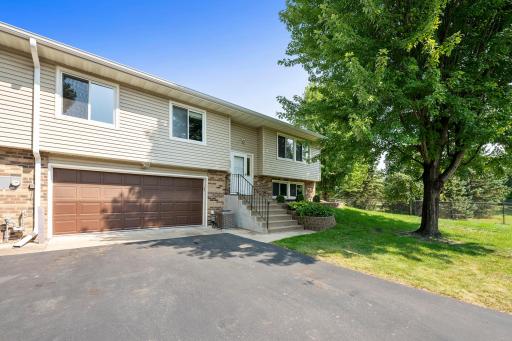 934 94th Avenue NE, Blaine, MN 55434
