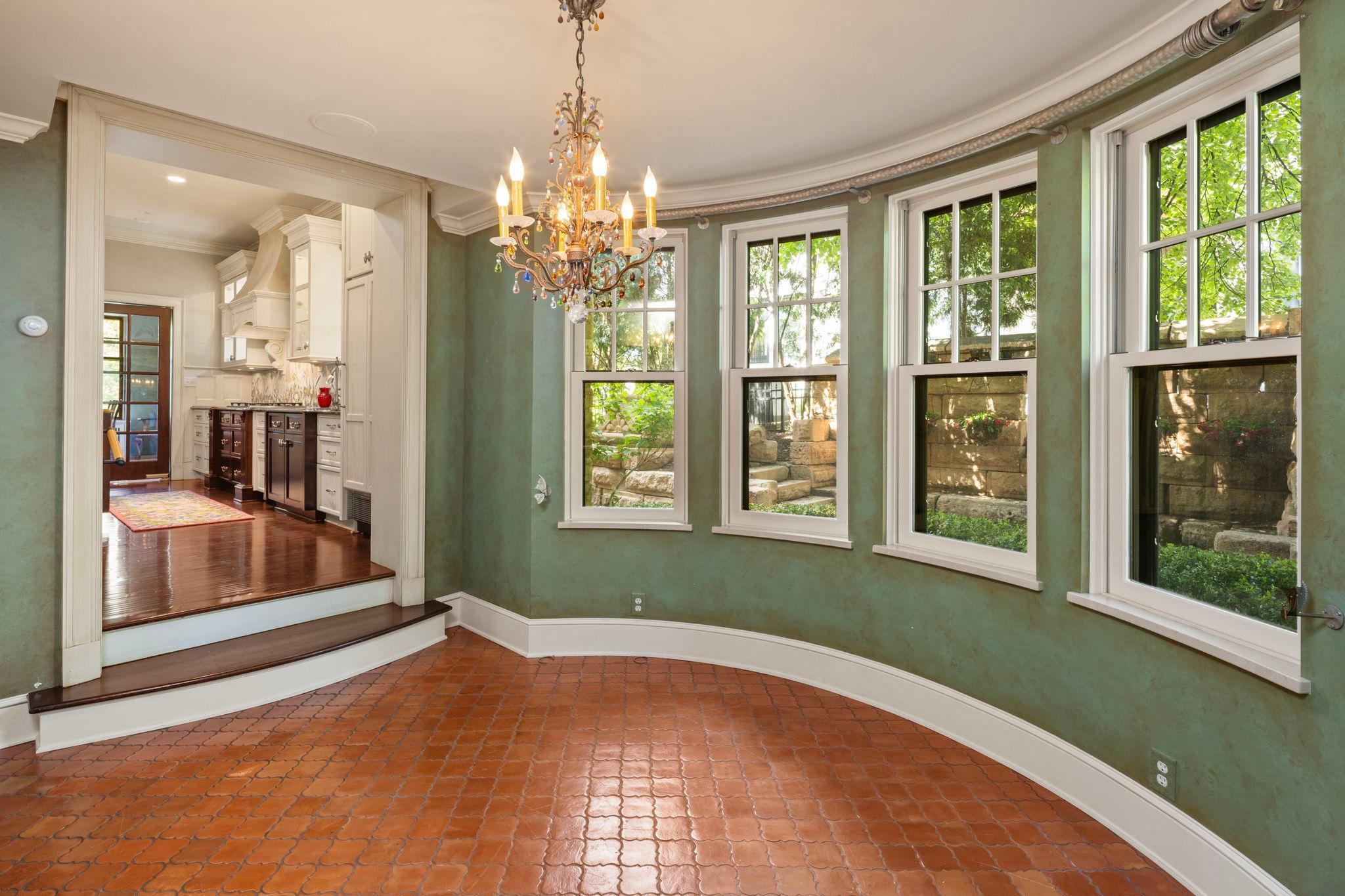 Breakfast room off kitchen