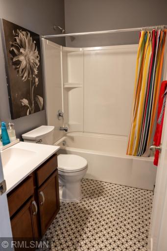 Main Bathroom.jpg