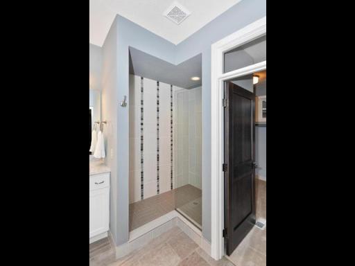 PHOTOS/VIRTUAL TOURS SHOWN ARE OF A PREVIOUS MODEL HOME AND MAY DEPICT OPTIONAL FEATURES, AND FINISHES NOT INCLUDED IN THE BASE PRICE.