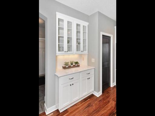 PHOTOS/VIRTUAL TOURS SHOWN ARE OF A PREVIOUS MODEL HOME AND MAY DEPICT OPTIONAL FEATURES, AND FINISHES NOT INCLUDED IN THE BASE PRICE.