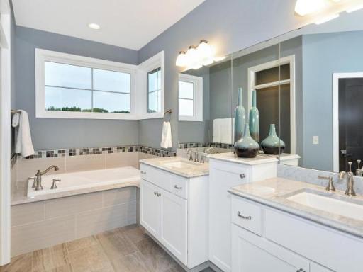 PHOTOS/VIRTUAL TOURS SHOWN ARE OF A PREVIOUS MODEL HOME AND MAY DEPICT OPTIONAL FEATURES, AND FINISHES NOT INCLUDED IN THE BASE PRICE.