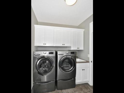 PHOTOS/VIRTUAL TOURS SHOWN ARE OF A PREVIOUS MODEL HOME AND MAY DEPICT OPTIONAL FEATURES, AND FINISHES NOT INCLUDED IN THE BASE PRICE.