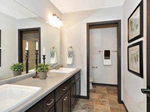 PHOTOS/VIRTUAL TOURS SHOWN ARE OF A PREVIOUS MODEL HOME AND MAY DEPICT OPTIONAL FEATURES, AND FINISHES NOT INCLUDED IN THE BASE PRICE.