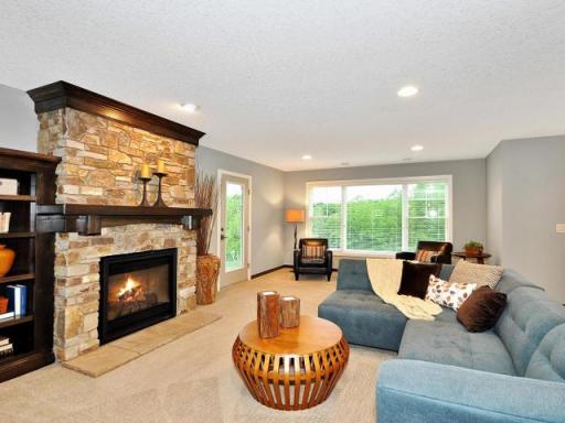 PHOTOS/VIRTUAL TOURS SHOWN ARE OF A PREVIOUS MODEL HOME AND MAY DEPICT OPTIONAL FEATURES, AND FINISHES NOT INCLUDED IN THE BASE PRICE.