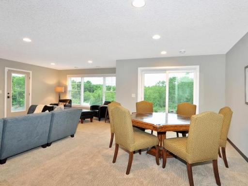PHOTOS/VIRTUAL TOURS SHOWN ARE OF A PREVIOUS MODEL HOME AND MAY DEPICT OPTIONAL FEATURES, AND FINISHES NOT INCLUDED IN THE BASE PRICE.