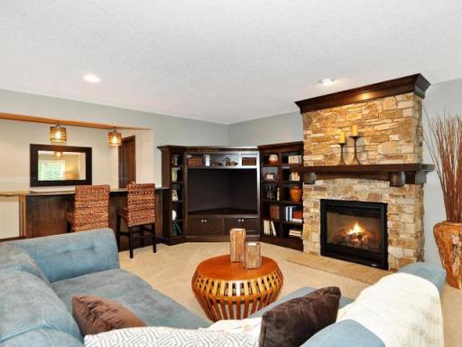 PHOTOS/VIRTUAL TOURS SHOWN ARE OF A PREVIOUS MODEL HOME AND MAY DEPICT OPTIONAL FEATURES, AND FINISHES NOT INCLUDED IN THE BASE PRICE.