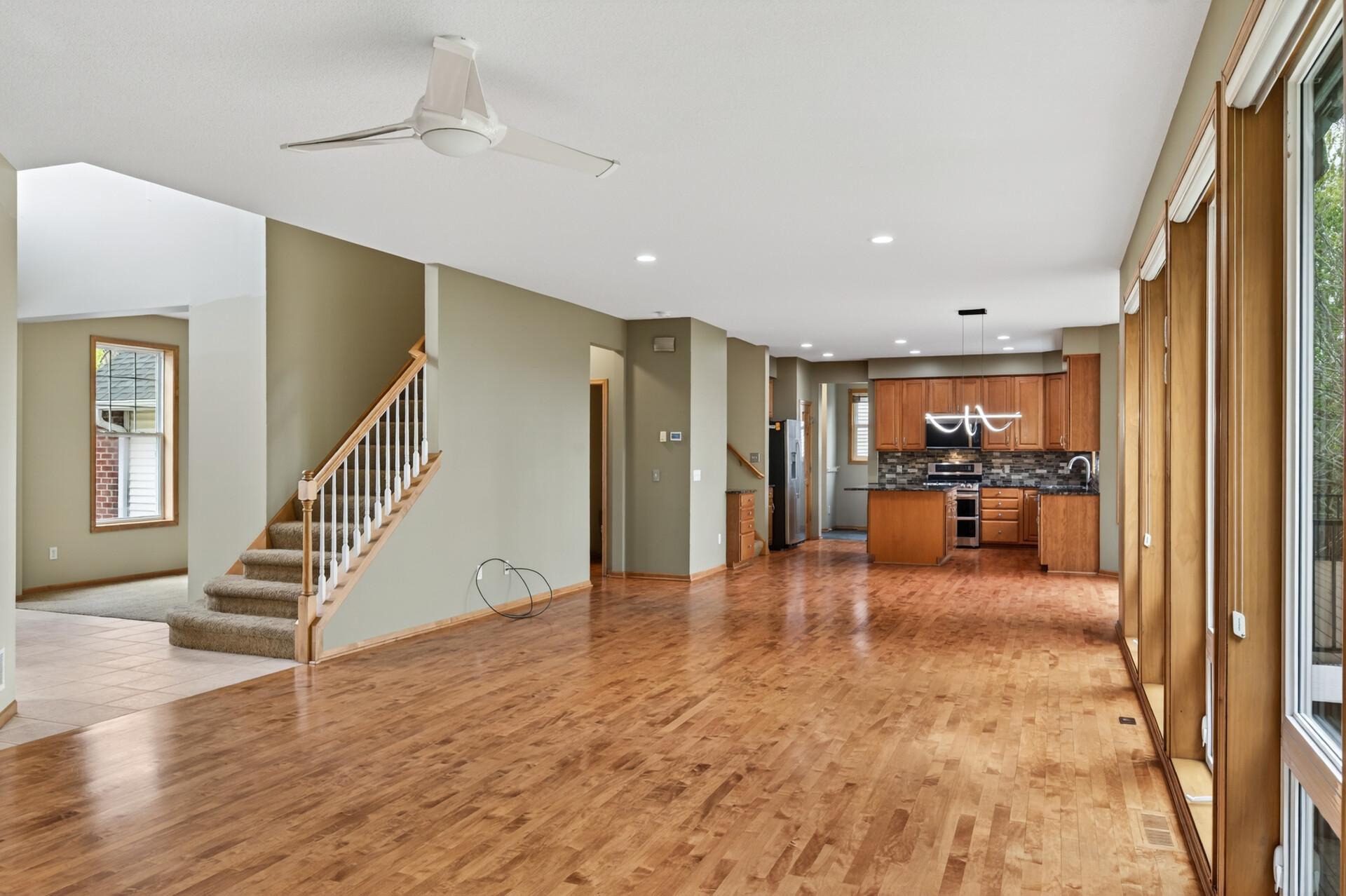 14_16555_77th14_mls.jpg