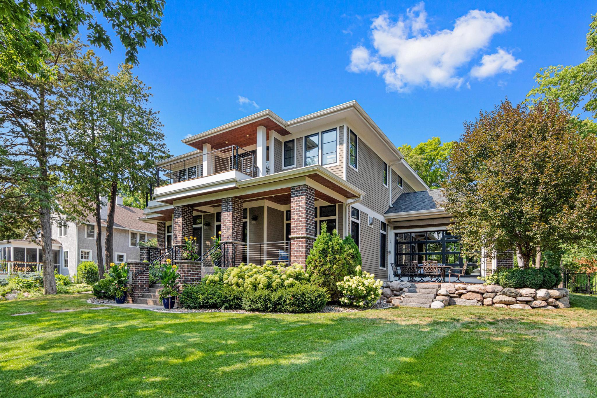 373 Park St E-8.jpg