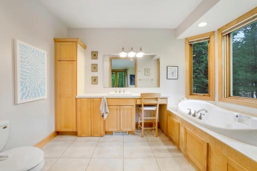 Spacious primary bath!